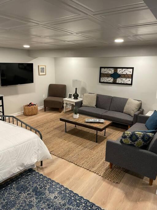 Modern & Chic Xl W Ez Airport Access