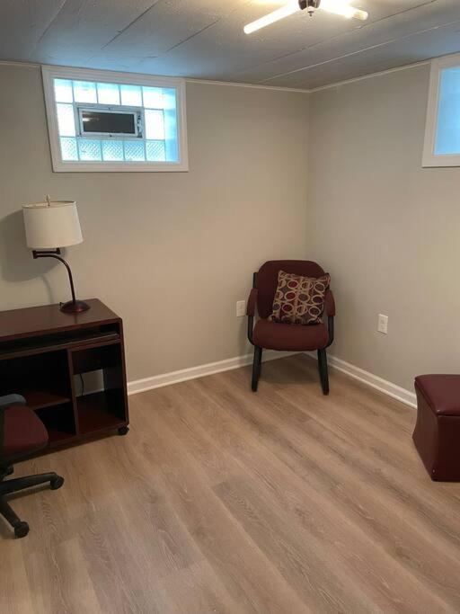 Modern & Chic Xl W Ez Airport Access Apartment